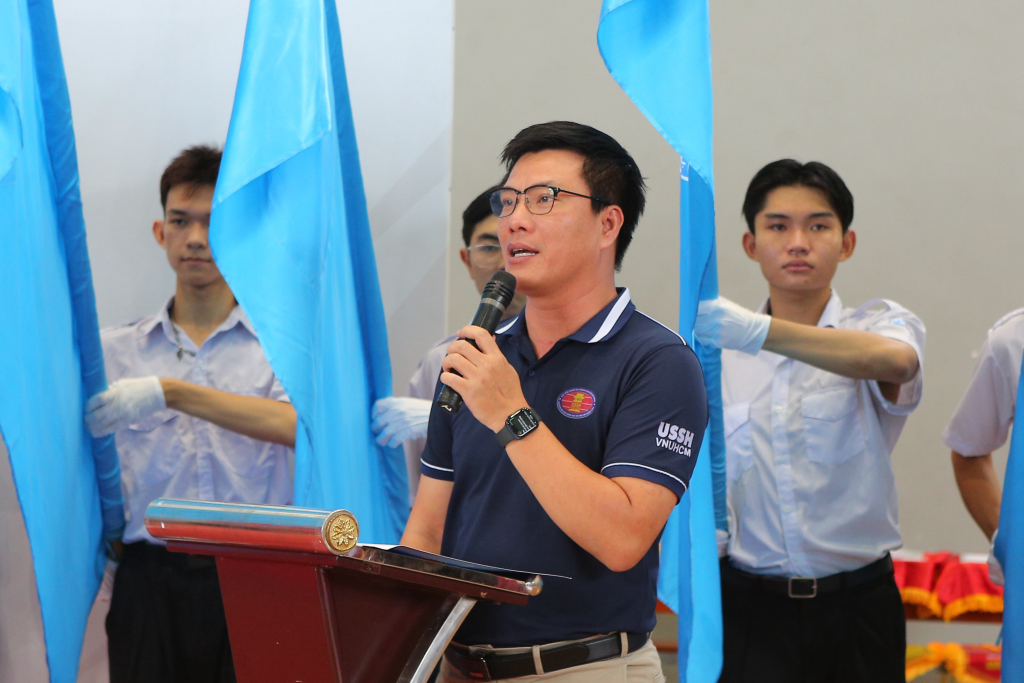 PGS.TS. Lưu Văn Quyết khẳng định vai trò của thể thao trong học tập và rèn luyện - Ảnh: QUỲNH NHƯ