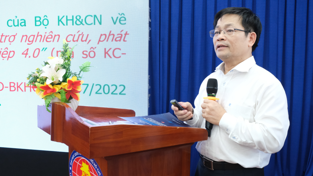 GS.TS Nguyễn Thanh Thủy báo cáo sơ kết, đánh giá Chương trình KC-4.0/19-25 giai đoạn 2019-2023 - Ảnh: Nhật Ánh