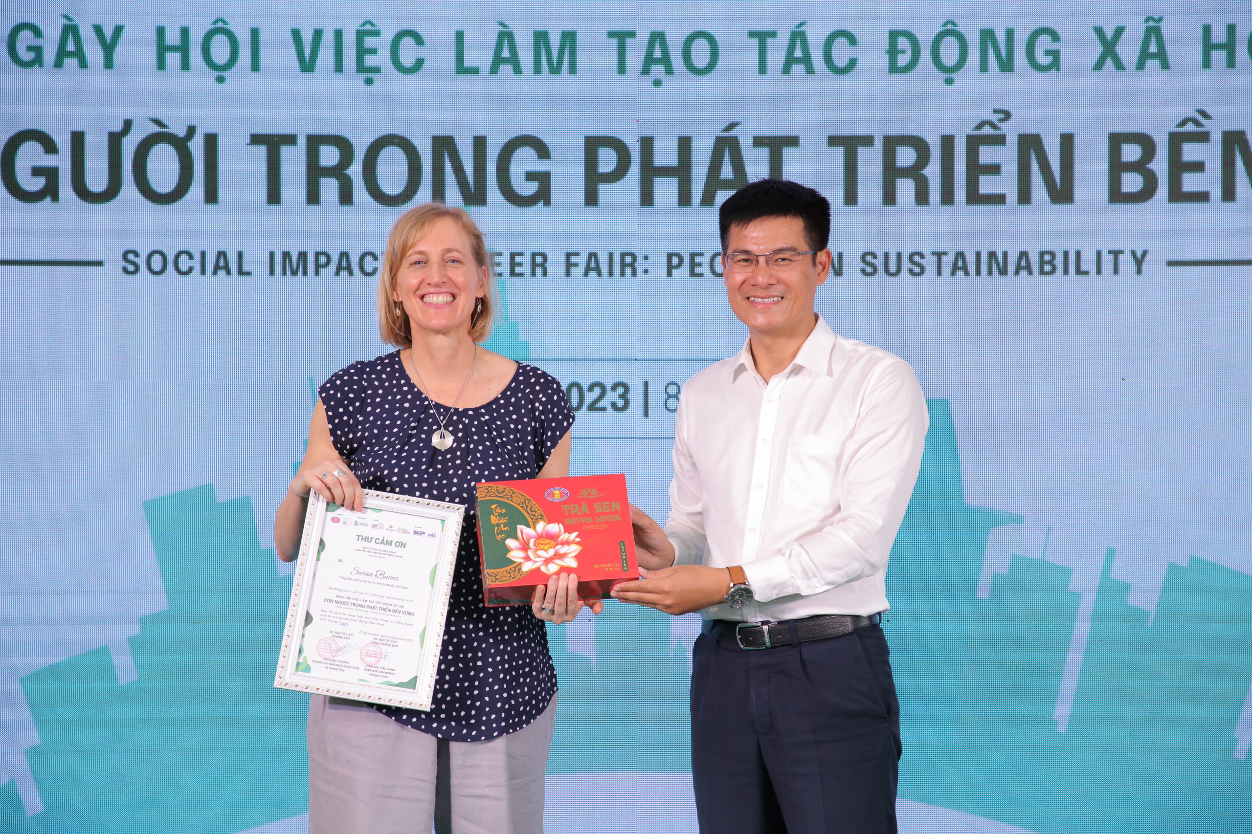 Tổng Lãnh sự Hoa Kỳ - Bà Susan Burns chia sẻ về Phát triển bền vững