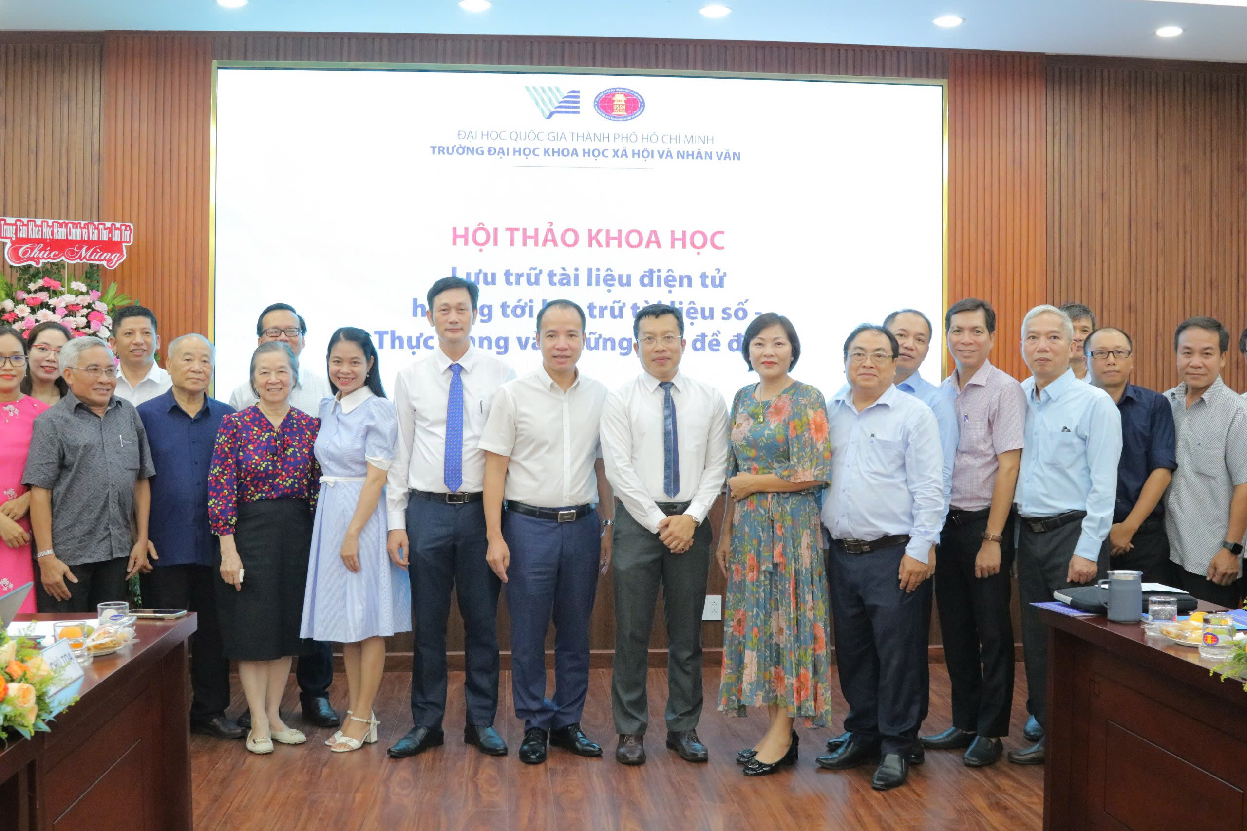 Hội thảo khoa học "Lưu trữ tài liệu điện tử hướng tới lưu trữ tài liệu số - Thực trạng và những vấn đề đặt ra”