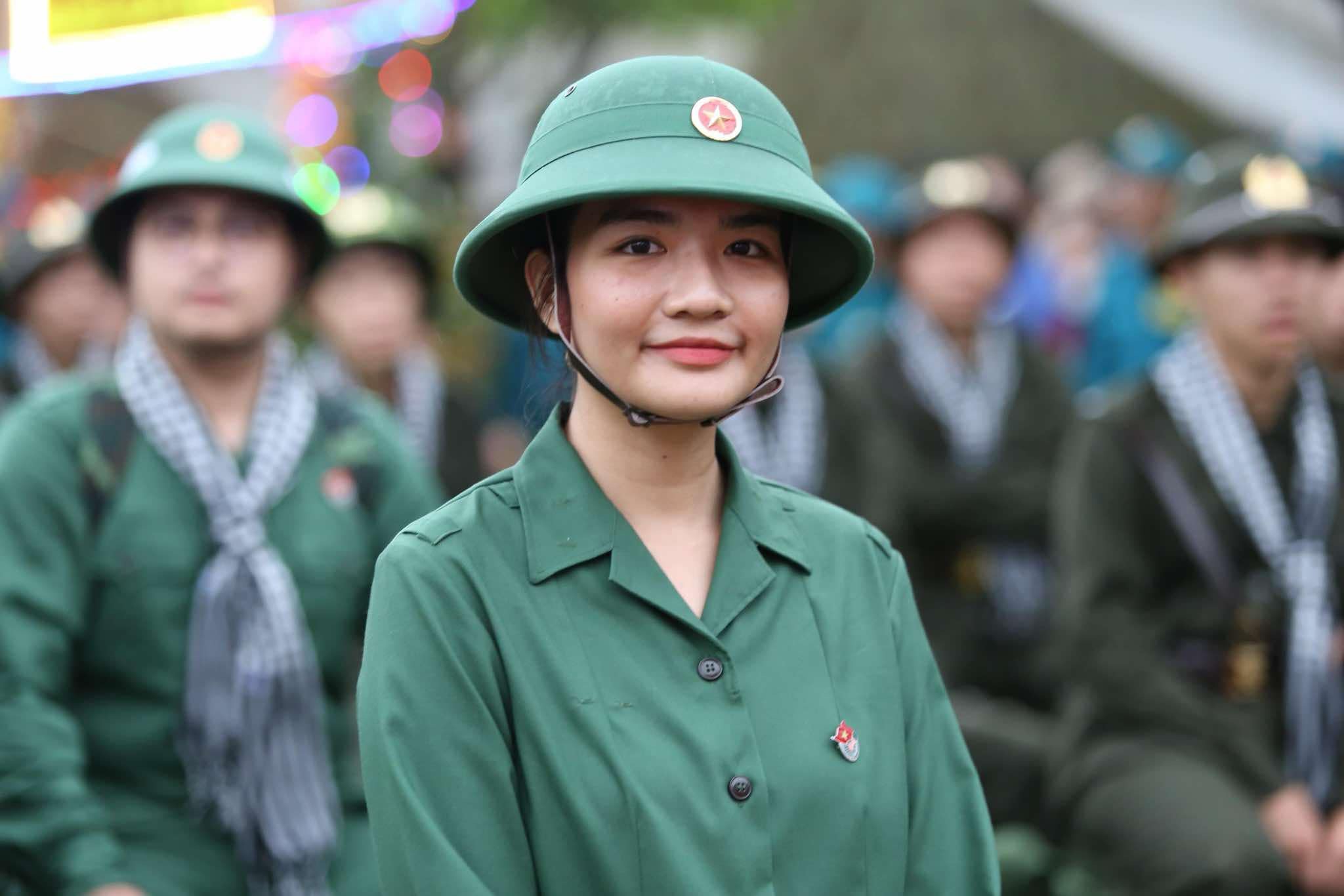Nữ cựu sinh viên Nhân Văn tình nguyện nhập ngũ 2025