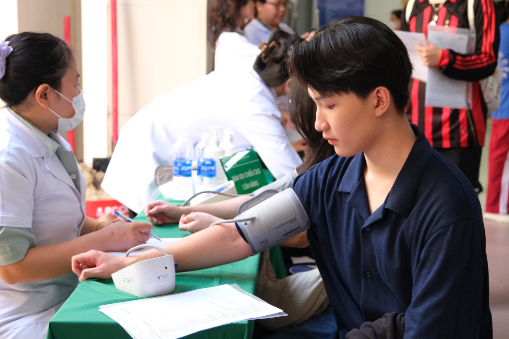 Khu vực kiểm tra sức khỏe cho tân sinh viên tại cơ sở Đinh Tiên Hoàng - Ảnh: CLB Truyền thông Info Plus