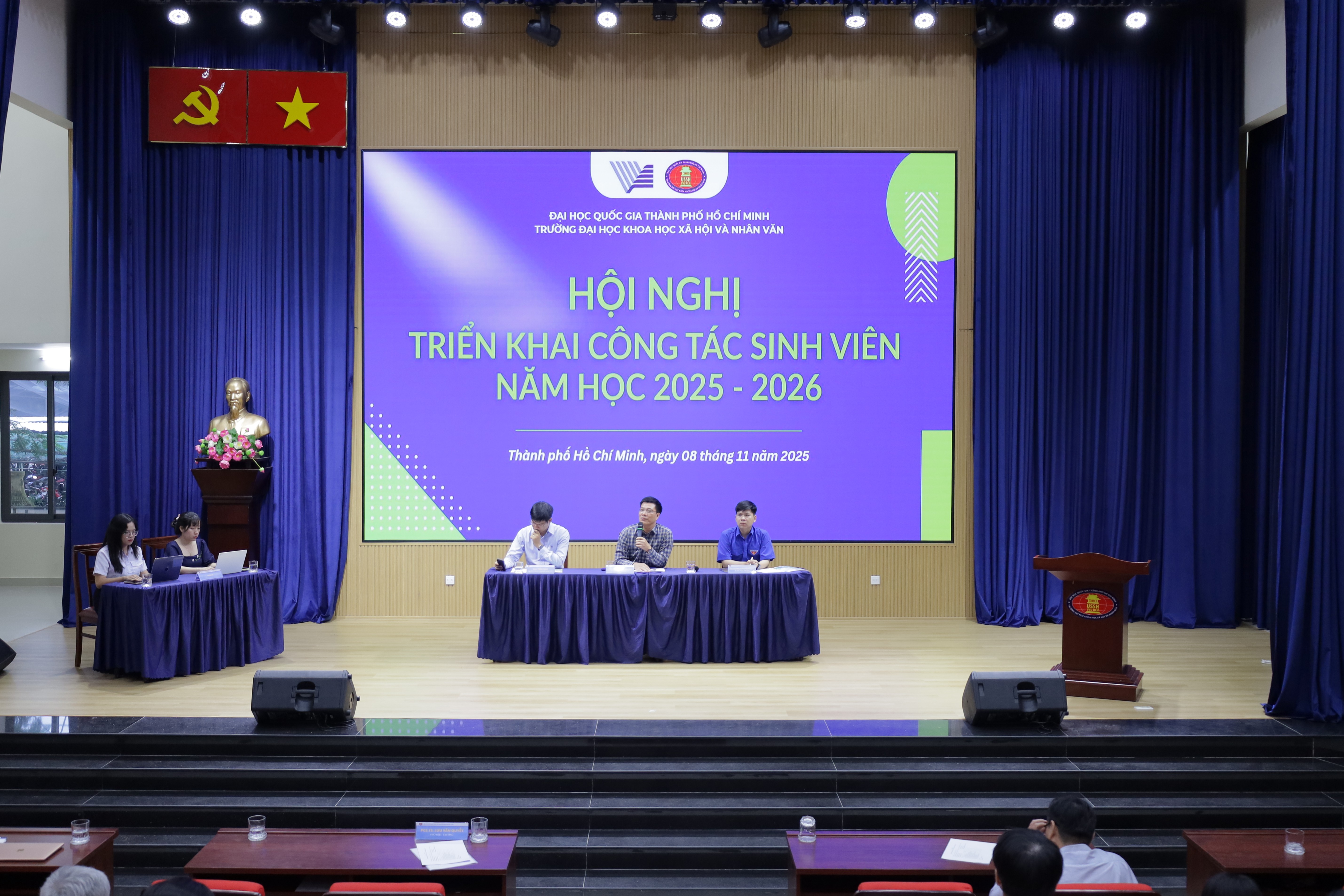 Nhà trường và sinh viên tích cực trao đổi tại Hội nghị triển khai Công tác sinh viên 2025-2026