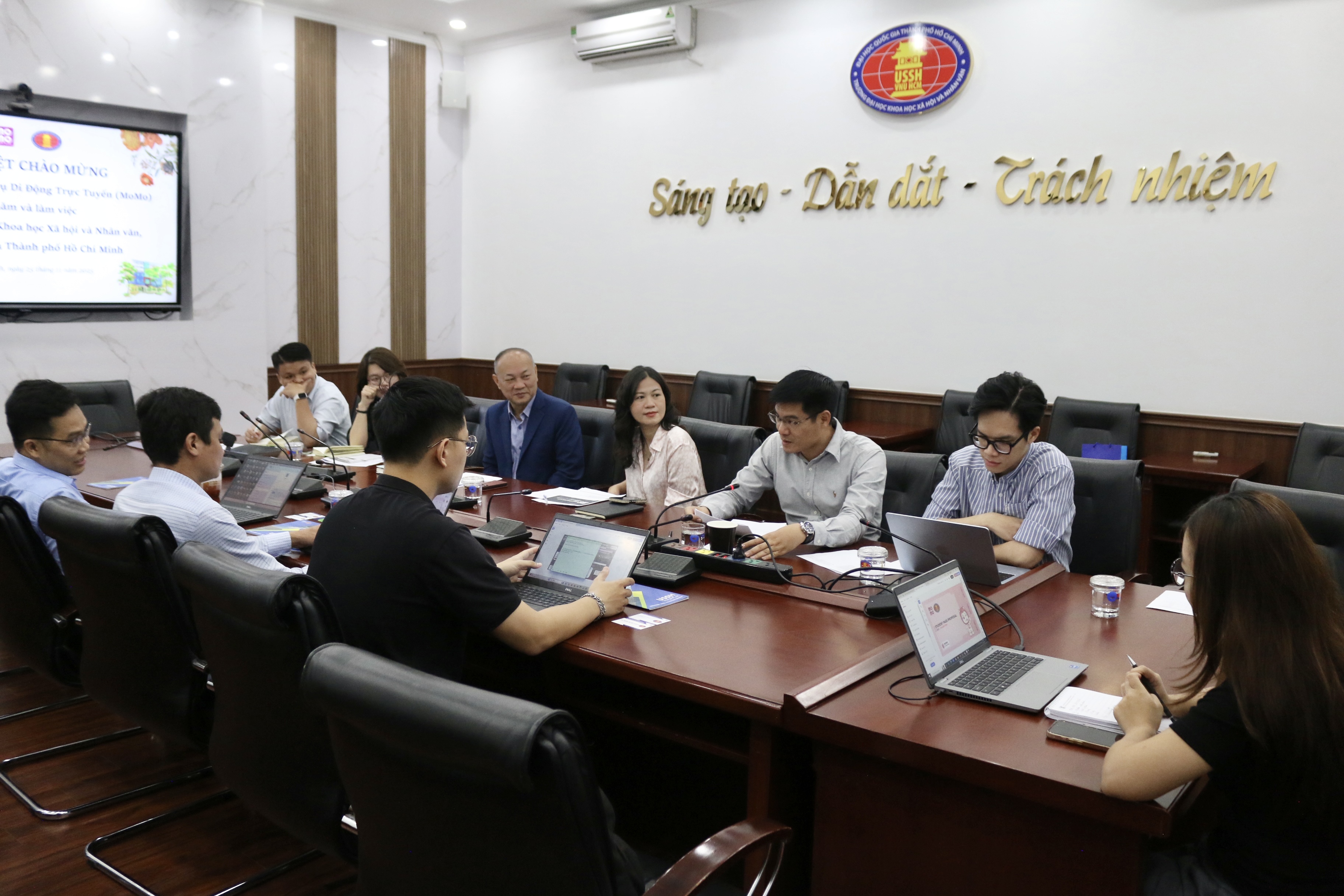 Nhà trường làm việc với Công ty MoMo