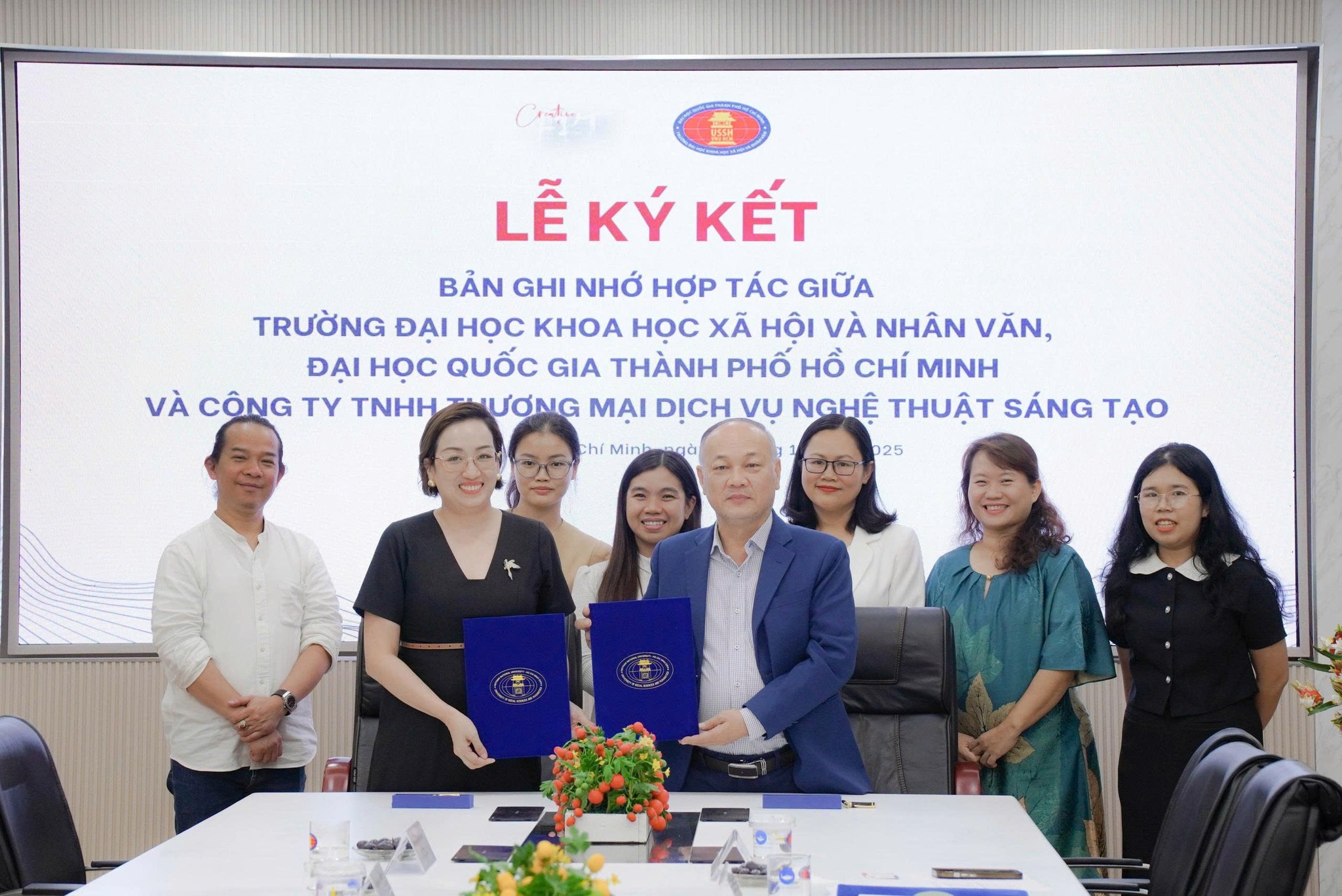 Trường ĐH KHXH&NV ký kết Biên bản hợp tác với Công ty TNHH Thương mại dịch vụ Nghệ thuật Sáng tạo