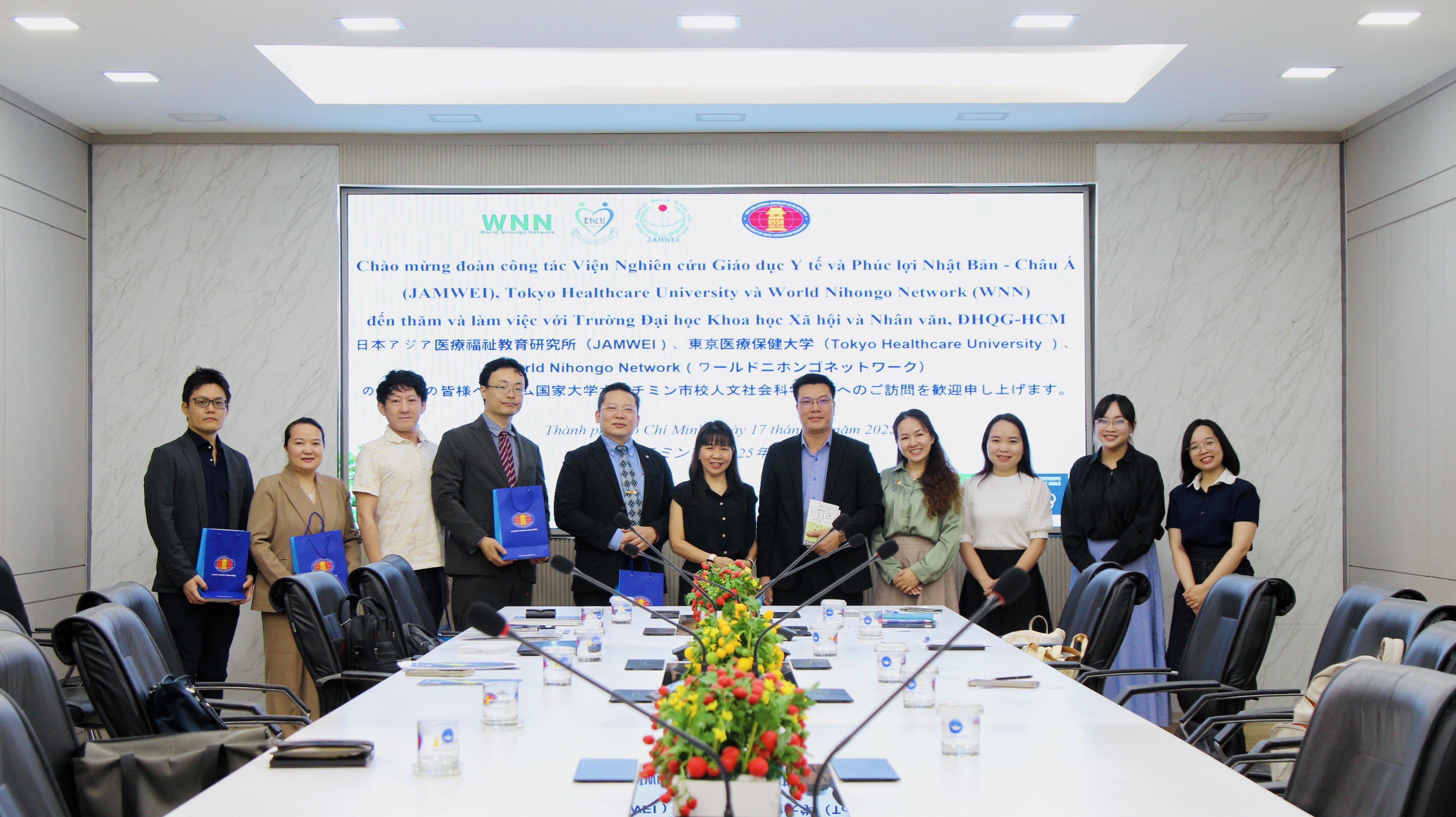 Nhà trường làm việc với Viện Nghiên cứu Giáo dục Y tế phúc lợi Nhật Bản - Châu Á