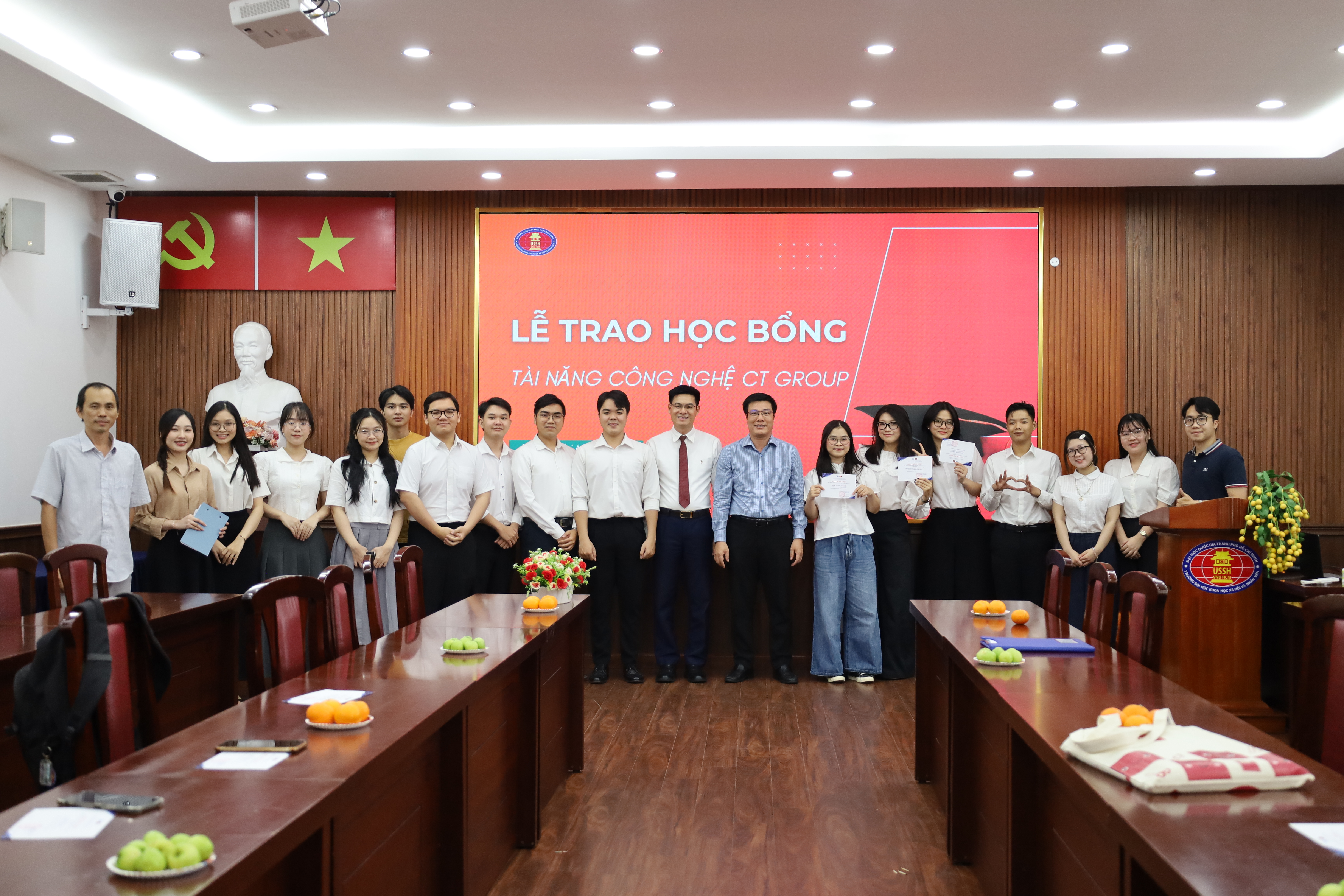 Trao học bổng "Tài năng Công nghệ CT Group" cho sinh viên đạt thành tích cao trong nghiên cứu khoa học