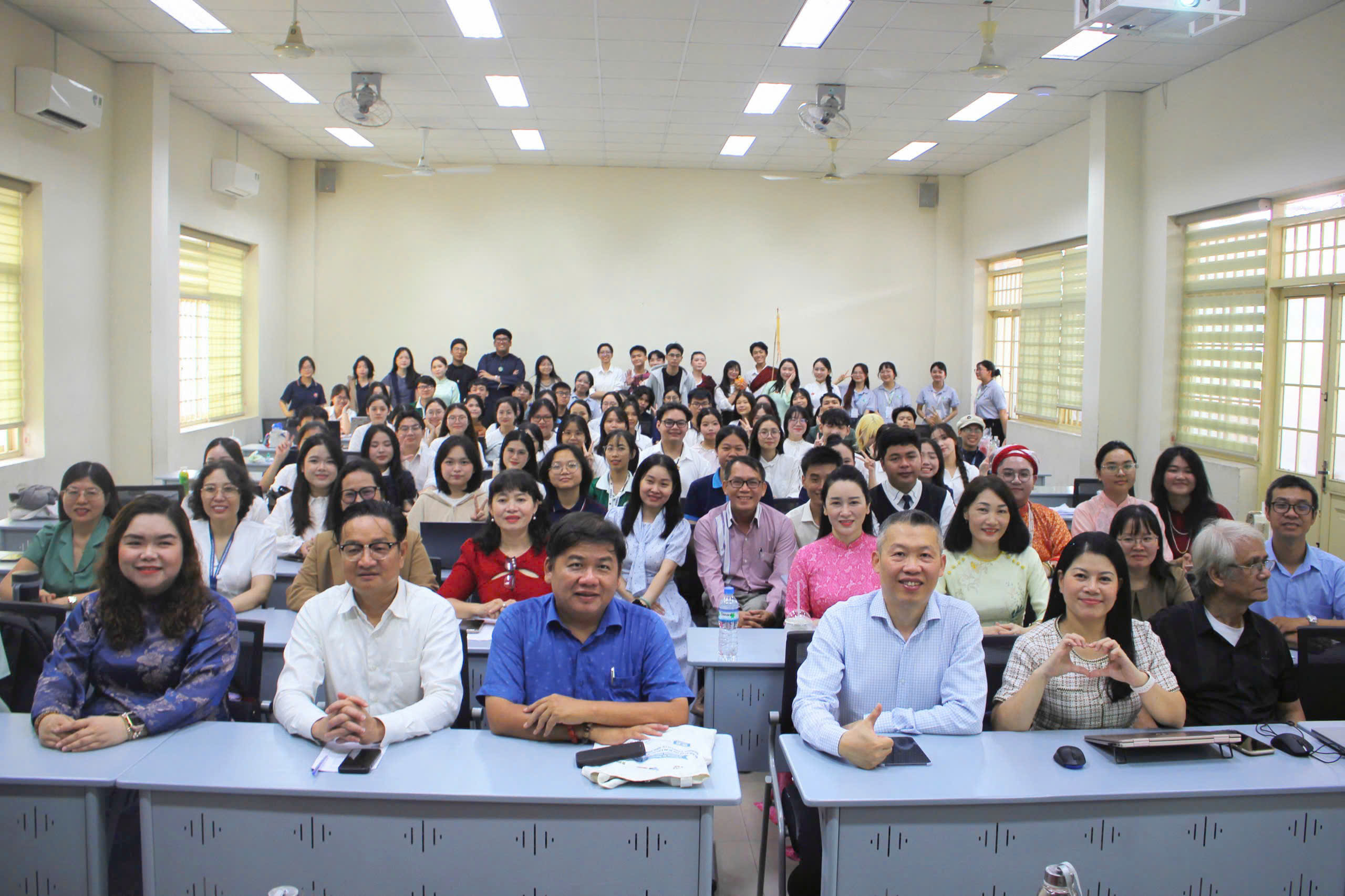 Khai mạc “Tuần lễ Nghiên cứu khoa học sinh viên” năm học 2025 - 2026