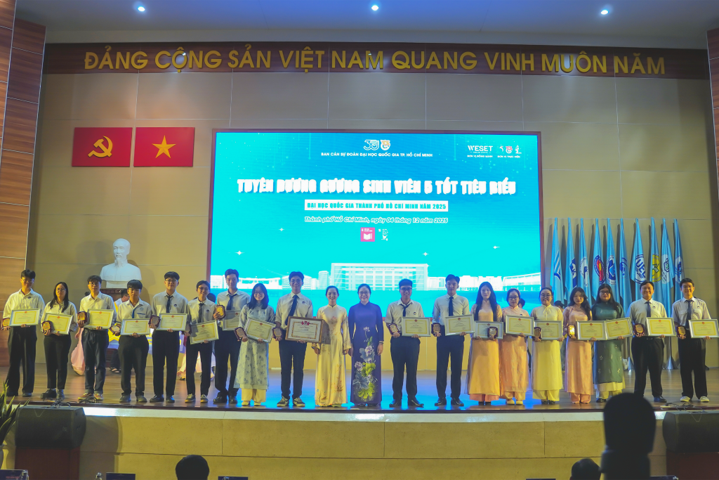 Trường ĐH KHXH&NV, ĐHQG-HCM có 102 tấm gương cán bộ trẻ và sinh viên đạt danh hiệu cấp ĐHQG-HCM - Ảnh THANH HẢI