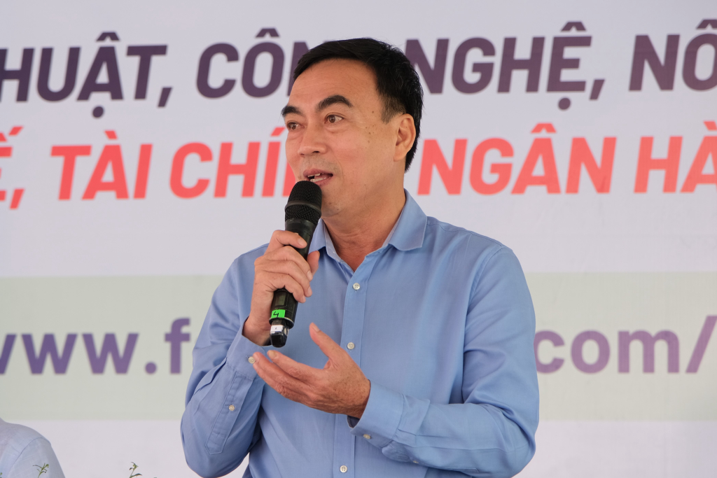 TS. Phạm Tấn Hạ tham gia tư vấn tuyển sinh tại Trường ĐH Cần Thơ - Ảnh: CLB Truyền thông Info Plus
