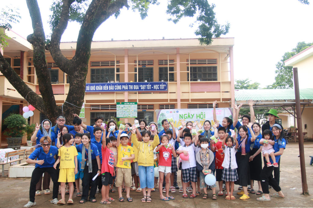 Hội hè “Nắng vàng” của Đội hình Chuyên Ngôn ngữ Kí hiệu - Ảnh: Đội hình Chuyên Ngôn ngữ Kí hiệu