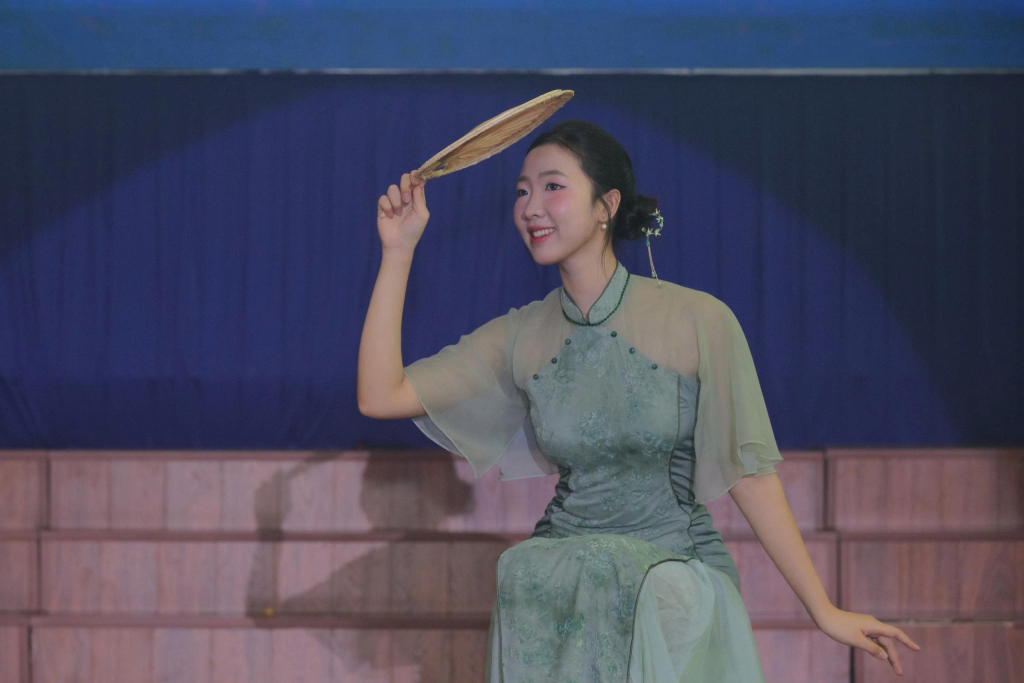 Thí sinh Lê Huyền Trang (giải Ba) thể hiện kỹ năng qua các vòng thi - Ảnh: LÝ NGUYÊN