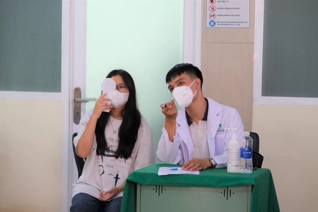 Khu vực kiểm tra sức khỏe cho tân sinh viên tại cơ sở Đinh Tiên Hoàng - Ảnh: CLB Truyền thông Info Plus