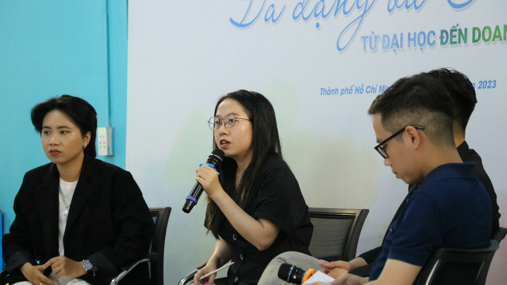 Chị Ngô Lê Phương Linh trình bày những vấn đề mà các doanh nghiệp đang đối mặt - Ảnh: Hoàng Phương