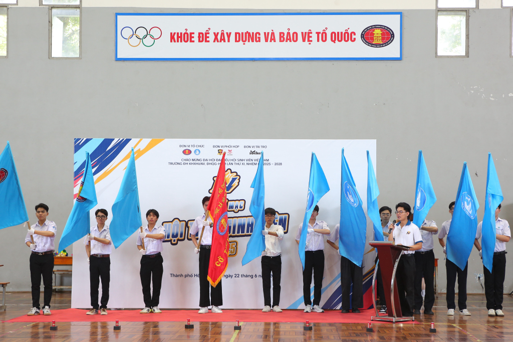 Đ/c Lê Tuấn Kiệt tổng kết và đánh giá các thành quả đạt được của Hội thao Sinh viên 2025 - Ảnh: QUỲNH NHƯ
