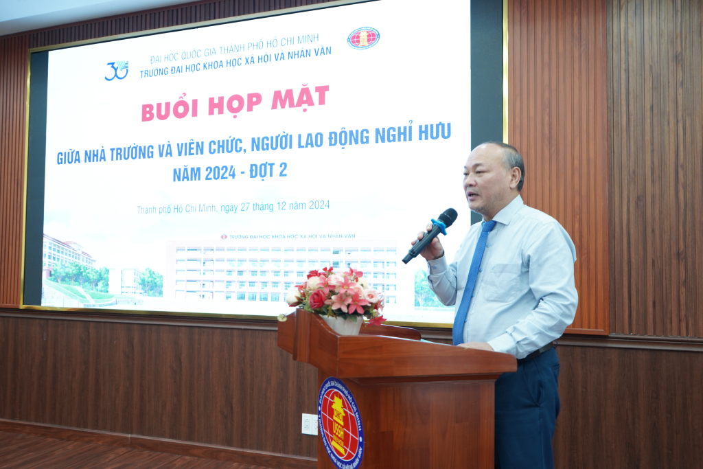 TS. Phan Thanh Định gửi lời cảm ơn đến viên chức, người lao động nghỉ hưu  - Ảnh: Mỹ Tuyết