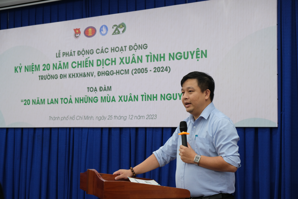 ThS. Nguyễn Thành Đạt chia sẻ về Động lực thúc đẩy thanh niên tham gia hoạt động tình nguyện - Ảnh: Hương Mỹ